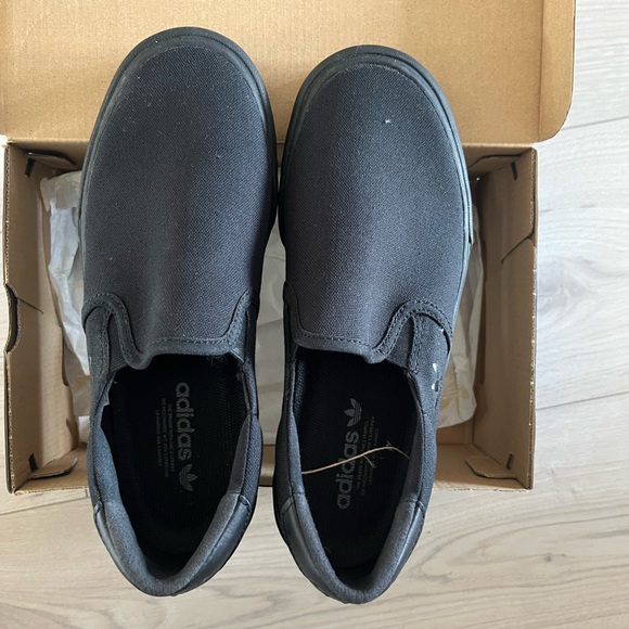 Slip on shoes - Picture 1 of 2